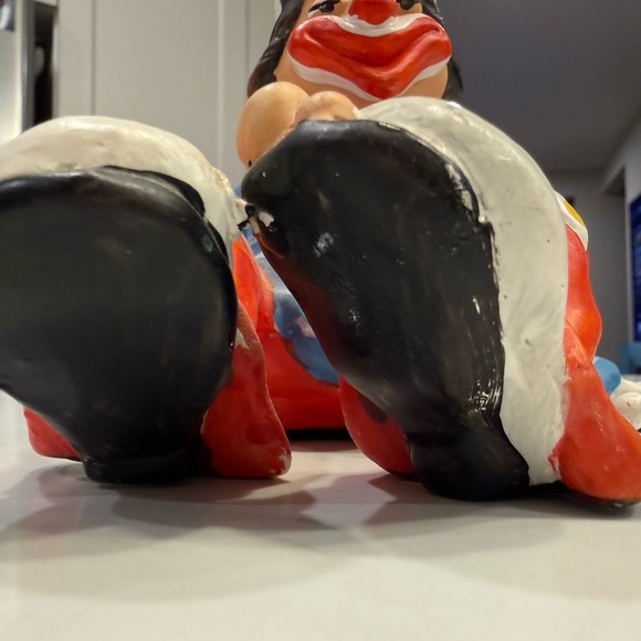 Vintage Annette Little “Here Come the Clowns” Sculpture – Signed - Picture 4 of 9